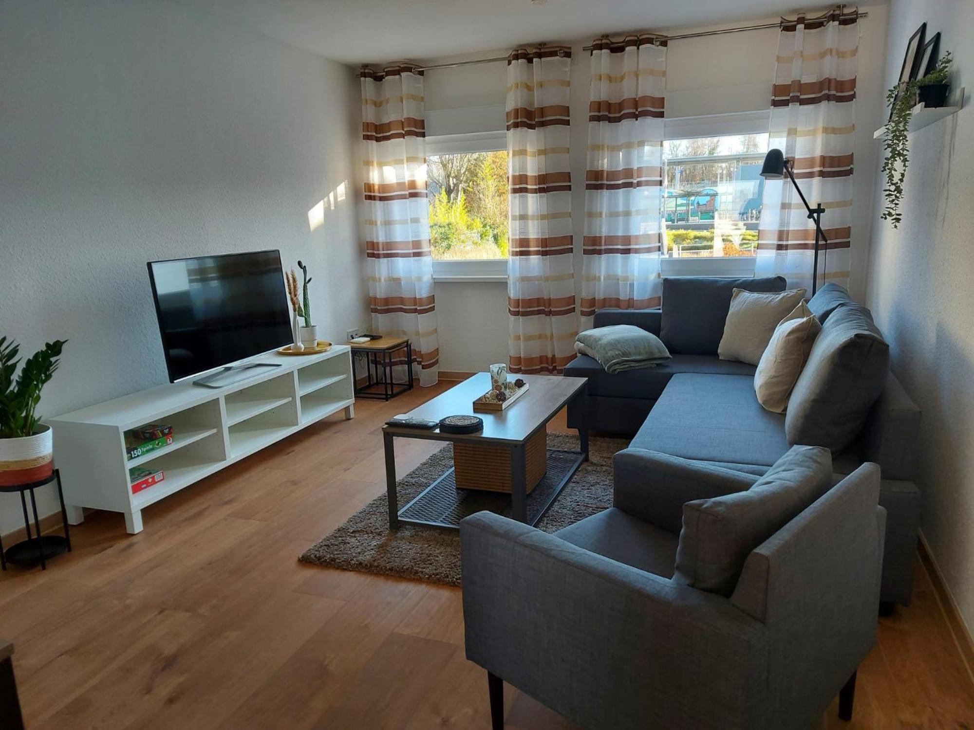 In 2 Min Fusslaeufig Zum Bahnhof, Phantasialand, Koeln, Koeln Messe, Eifel Apartment