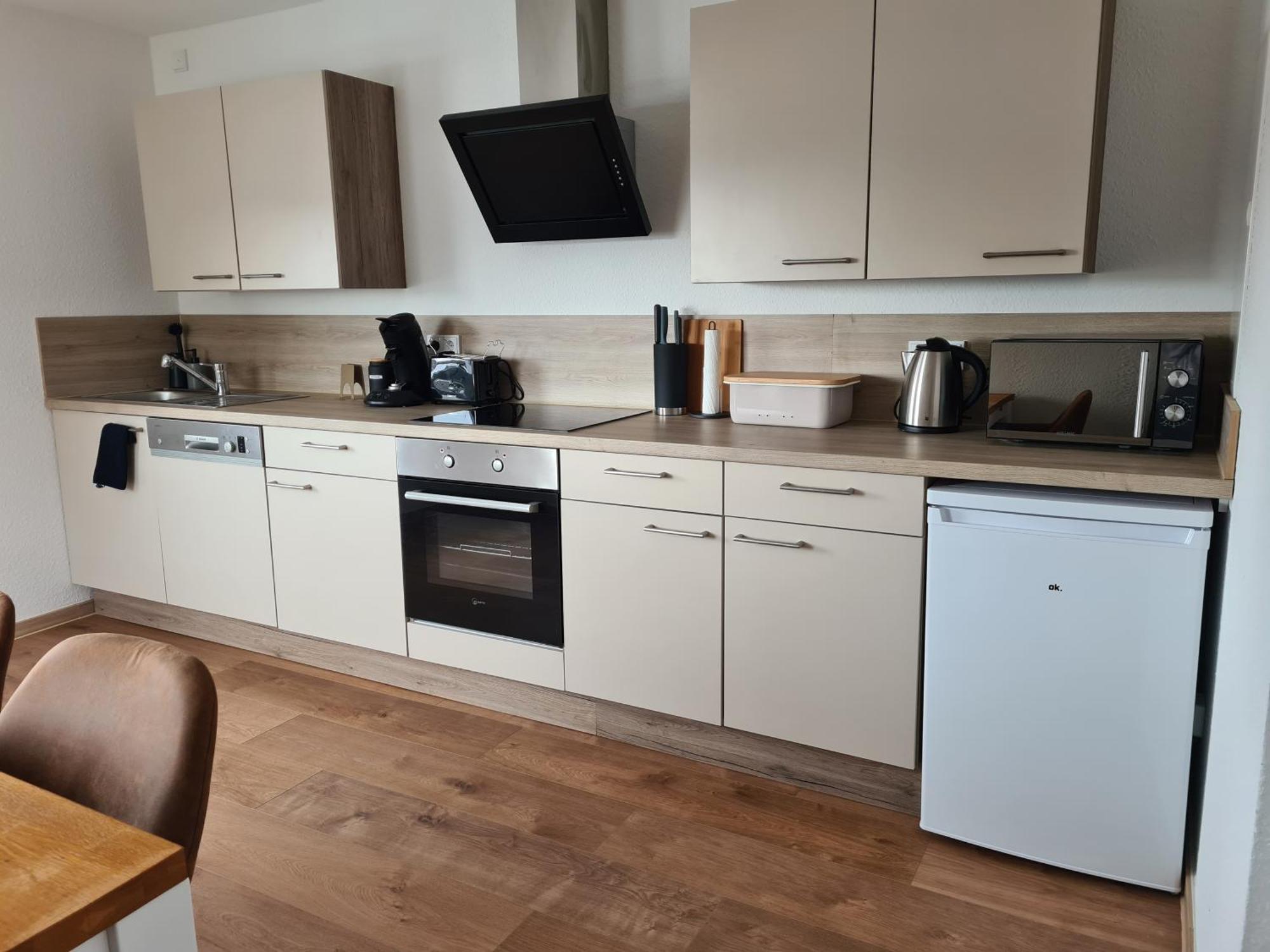 Apartment In 2 Min Fusslaeufig Zum Bahnhof, Phantasialand, Koeln, Koeln Messe, Eifel *