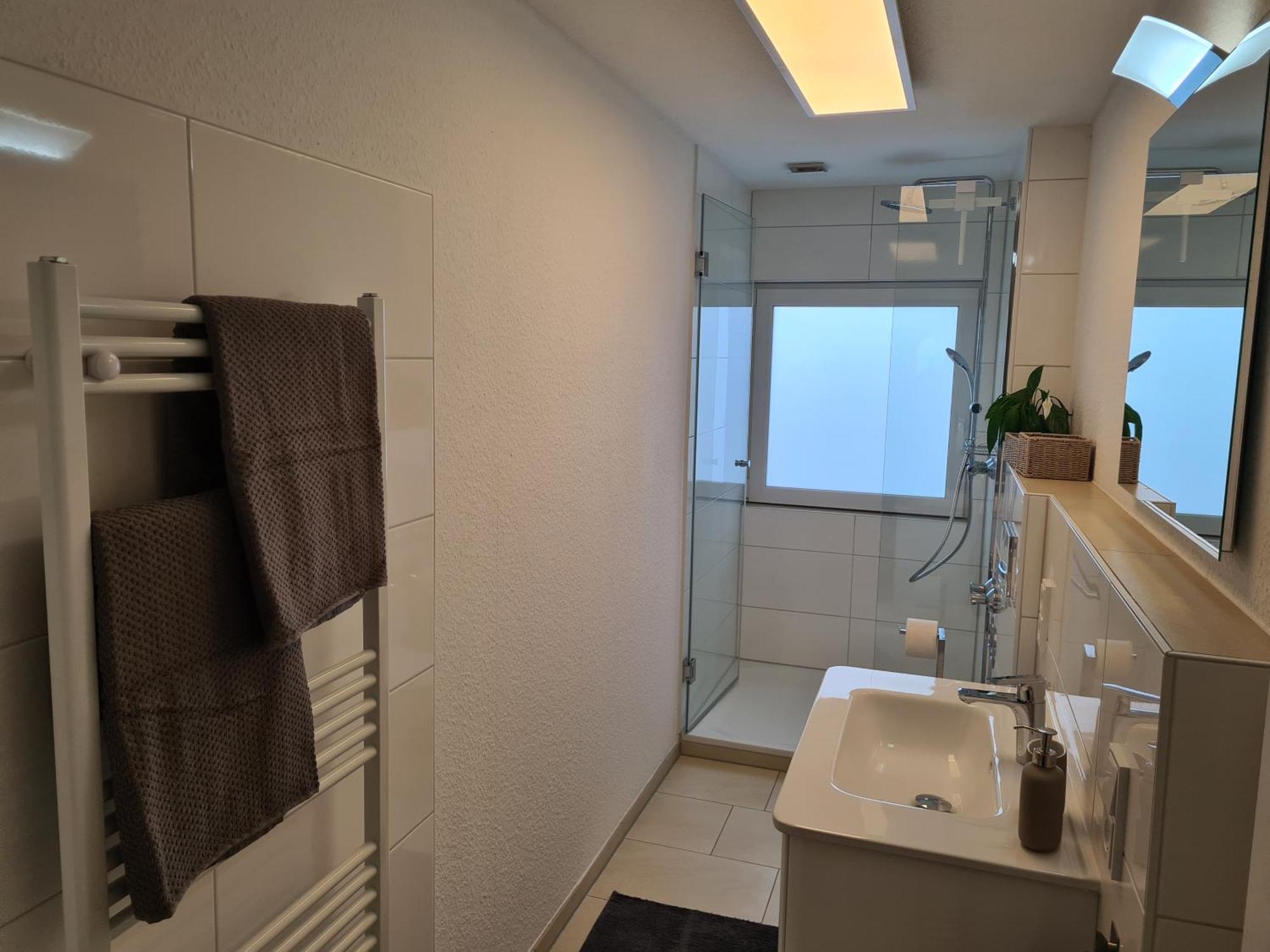In 2 Min Fusslaeufig Zum Bahnhof, Phantasialand, Koeln, Koeln Messe, Eifel Apartment