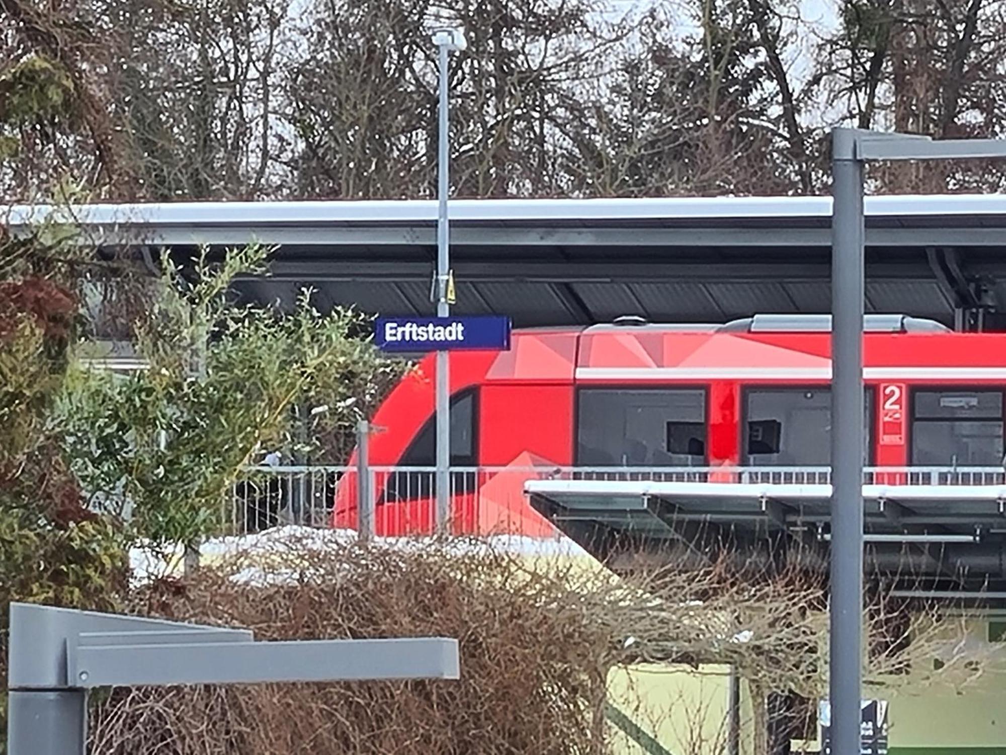 Apartment In 2 Min Fusslaeufig Zum Bahnhof, Phantasialand, Koeln, Koeln Messe, Eifel Erftstadt